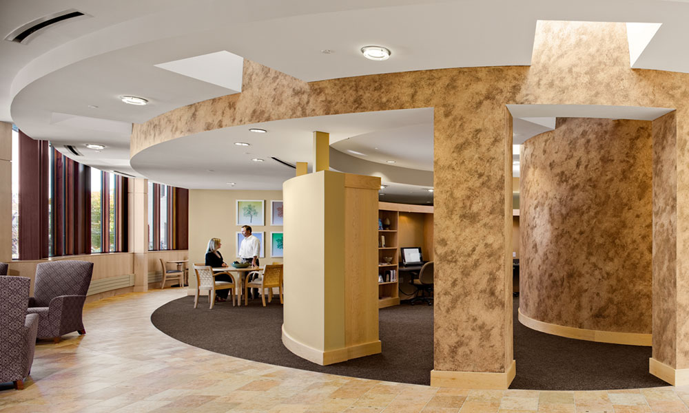 <p>The nautilus reference in the Lobby is a special feature linking the interior design the the site design.</p>
