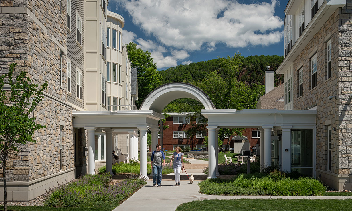 <p>A new entrance to the campus</p>
