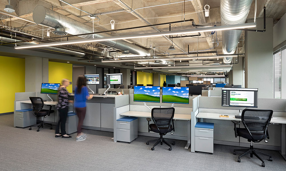 <p>To accommodate the agile workstyles of the technology services business unit, height adjustable six-foot benching stations and low panels foster interactions and communications between team members.</p>
