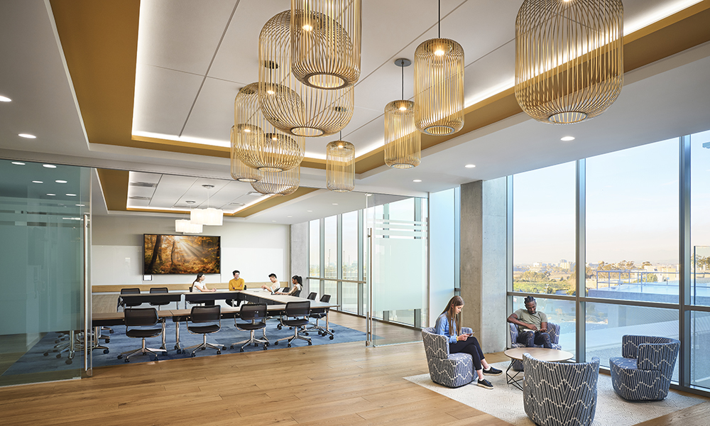 <p>A mix of spaces throughout offer formal and informal collaboration spaces of varied scale. </p>
