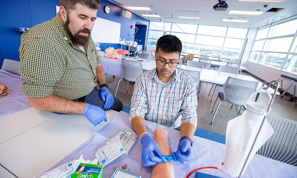 <p>Three walls of glass provide abundant natural light, which can be easily controlled from a single location.</p>
